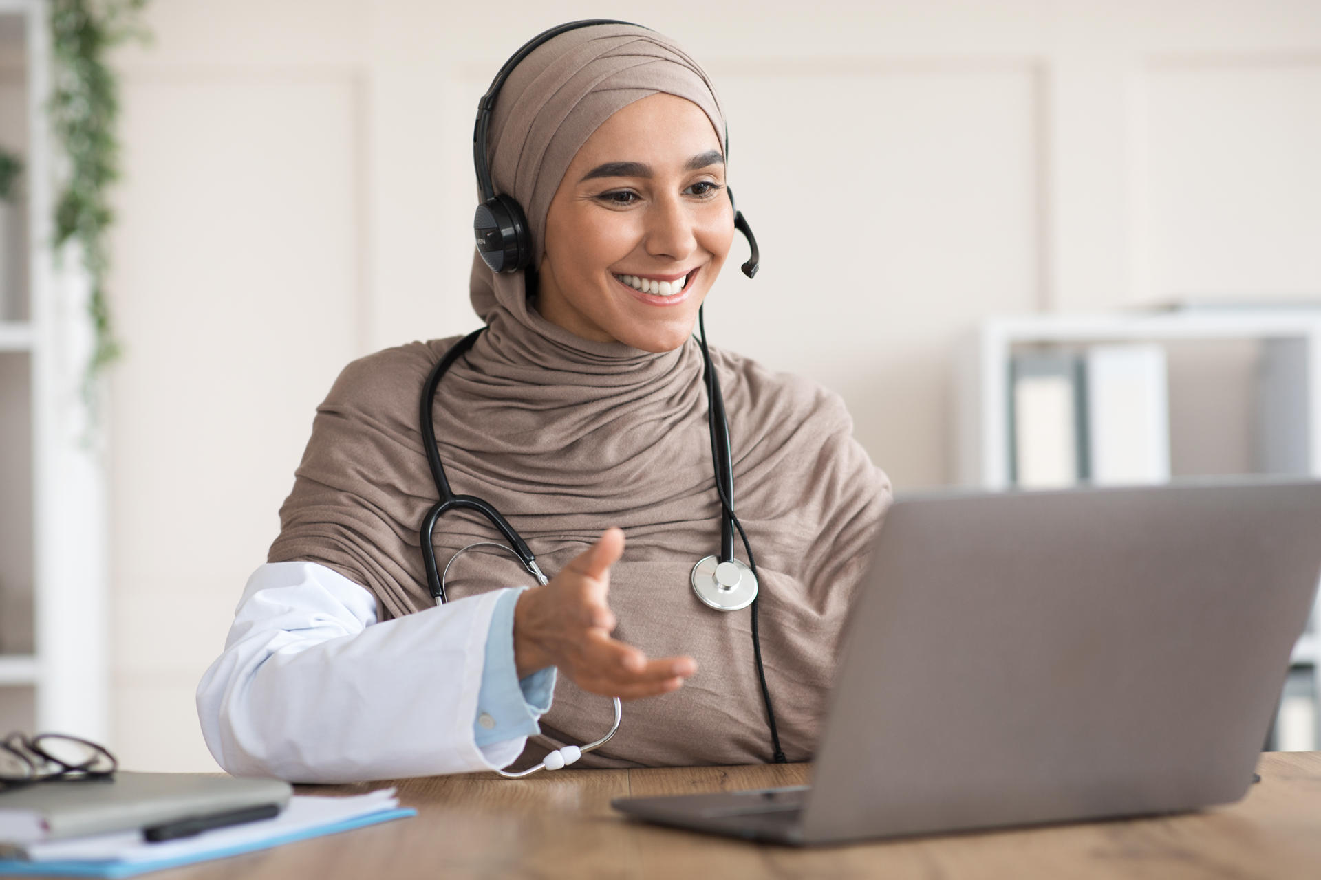 arab-female-doctor-working-in-the-clinic-2025-03-18-17-33-41-utc.jpg